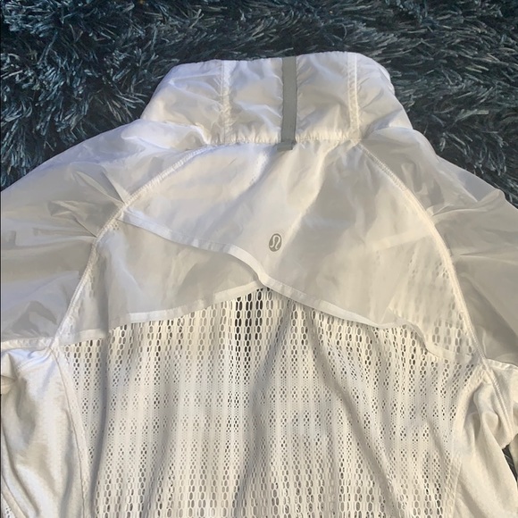 Lululemon Run Wild Jacket White size 4 NWOT. - Picture 10 of 10